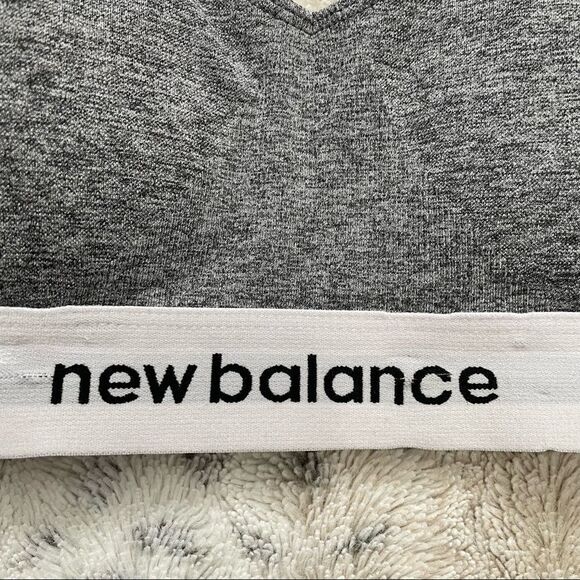 [m] New Balance Classic Logo Heathered Grey Padded Medium Support Sports Bra - Picture 4 of 13